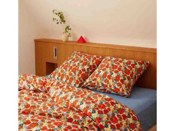 River Full Bed portrait 41