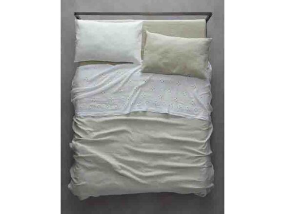 River Full Bed portrait 20