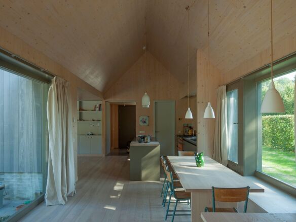 Calm and Productive 100 Square Meters of LiveWork Space portrait 5