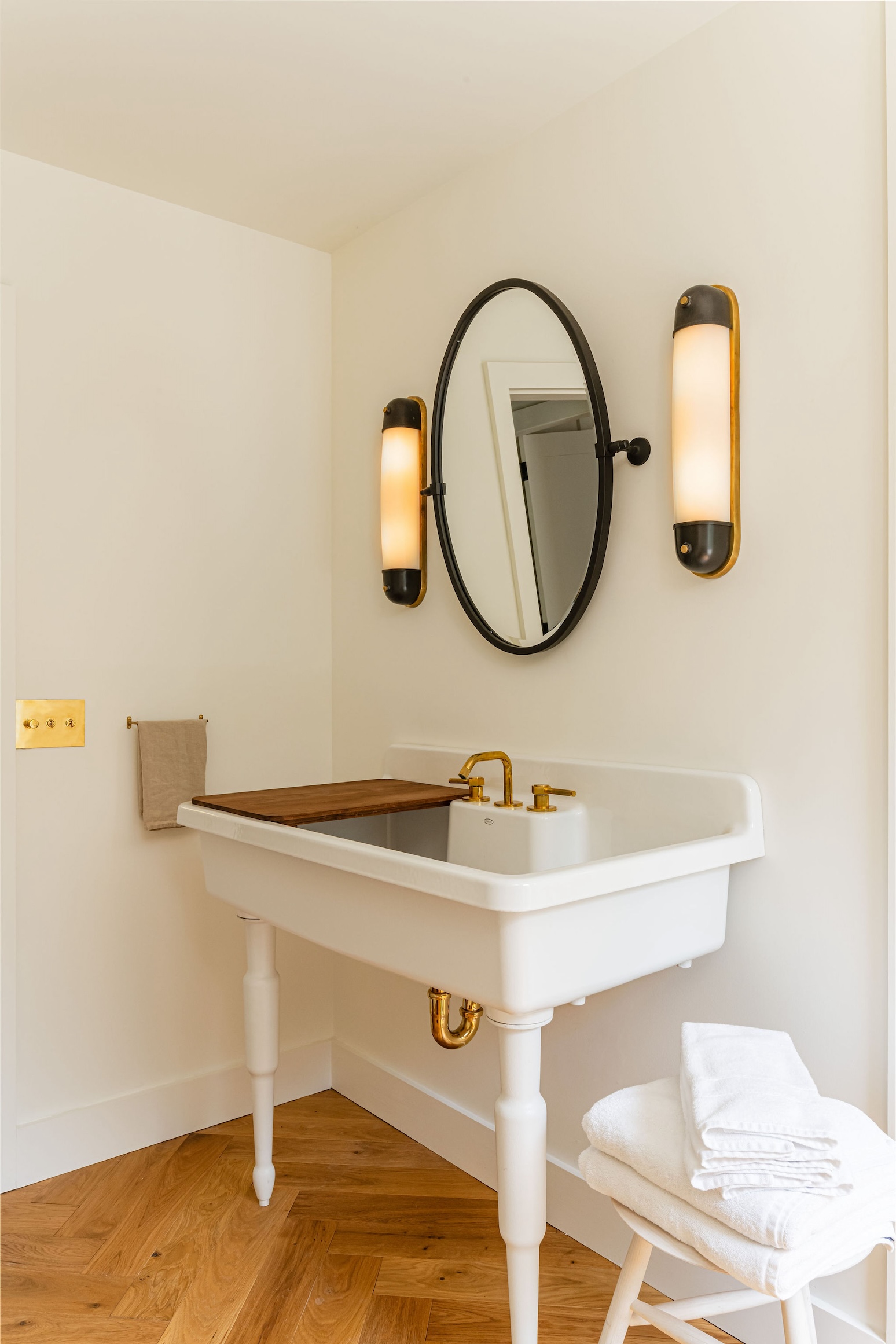 there\2\17;s a new upstairs bath (and also a new half bath downstairs).  28